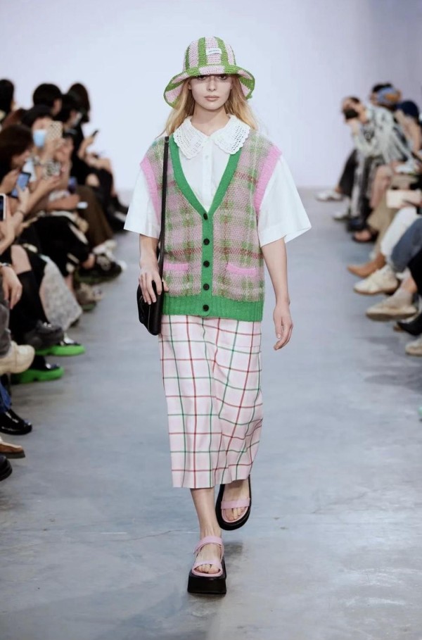 2022流行搭配今年春夏有哪些流行的色彩搭配