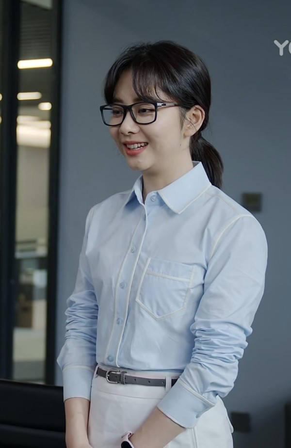 跟《请叫我总监》谭松韵,学职场清爽干练风格——色彩篇