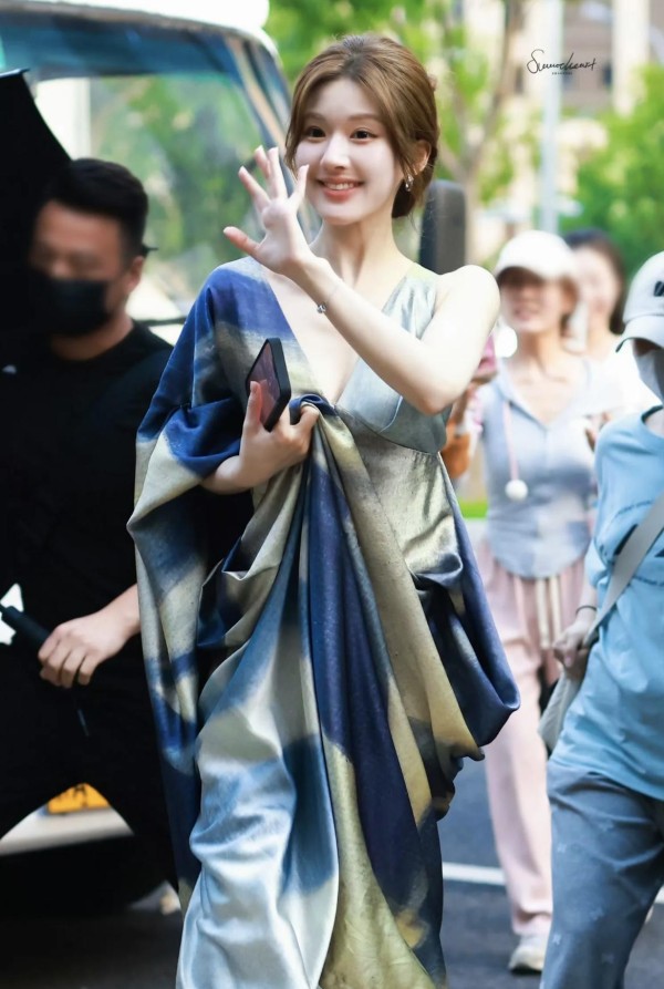 06晨袍裙-1.jpg 06晨袍裙-1.jpg