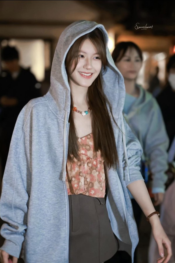 01美式少女风-灰色卫衣-1.jpg 01美式少女风-灰色卫衣-1.jpg