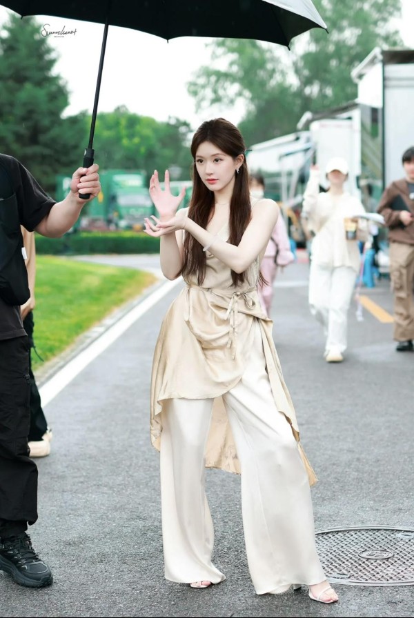 09裙裤叠穿.jpg 09裙裤叠穿.jpg