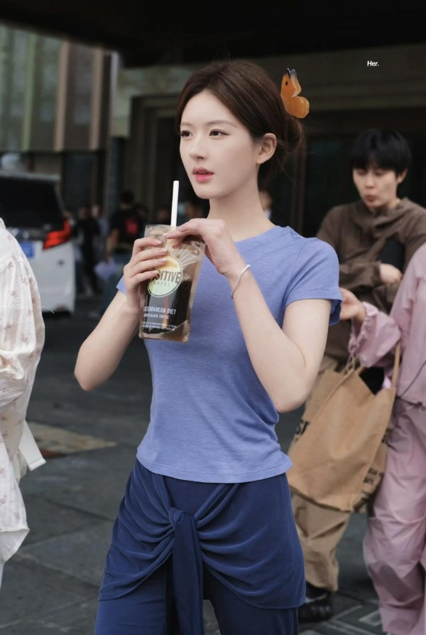 16时髦运动服-4.jpg 16时髦运动服-4.jpg